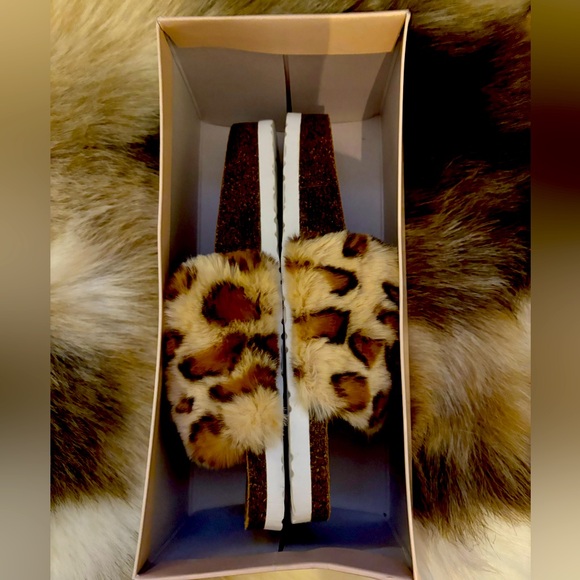 BNIB BY CHINESE LAUNDRY CHEETAH FUR SLIPPERS!! - Picture 2 of 11